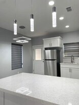 1019 N Abbey Ave, Unit 2 in Edinburg, TX - Building Photo