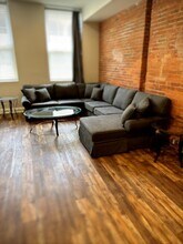 196 Crown St, Unit 209 in New Haven, CT - Foto de edificio - Building Photo