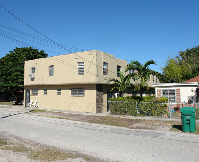 1337 NW 77th St in Miami, FL - Building Photo - Building Photo