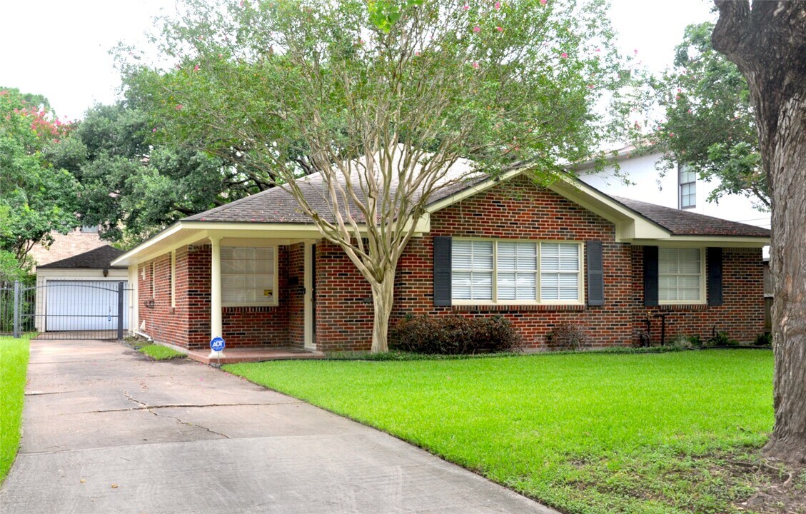 4030 Dumbarton St in Houston, TX - Building Photo