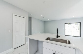 619 Summit Ave S in Lehigh Acres, FL - Building Photo - Building Photo