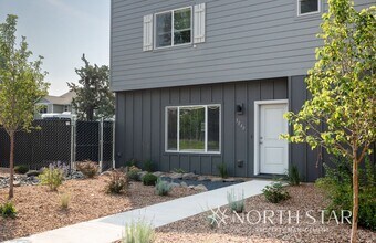 3040 SW Obsidian Ave in Redmond, OR - Building Photo - Building Photo