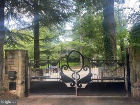 5301 Goldsboro Rd in Bethesda, MD - Building Photo