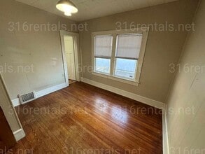 345 N Holyoke St in Wichita, KS - Building Photo - Building Photo