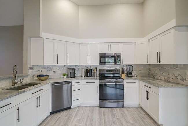 property at 13834 Geranium Pl
