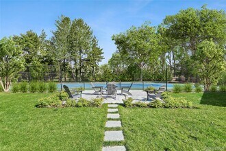 8 Shore Rd in West Hampton Dunes, NY - Building Photo - Building Photo