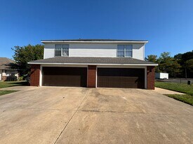 954-956 N Daisy Ln in Fayetteville, AR - Building Photo