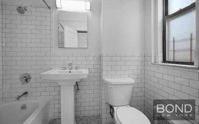 12 East 86th St in New York, NY - Building Photo - Building Photo