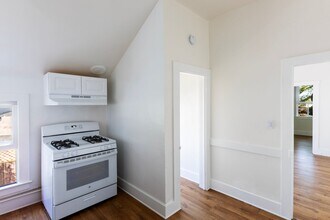 214 W Ortega St in Santa Barbara, CA - Building Photo - Building Photo