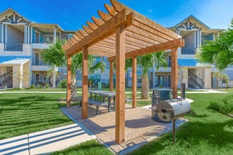 Royal Vista in Edinburg, TX - Foto de edificio - Building Photo