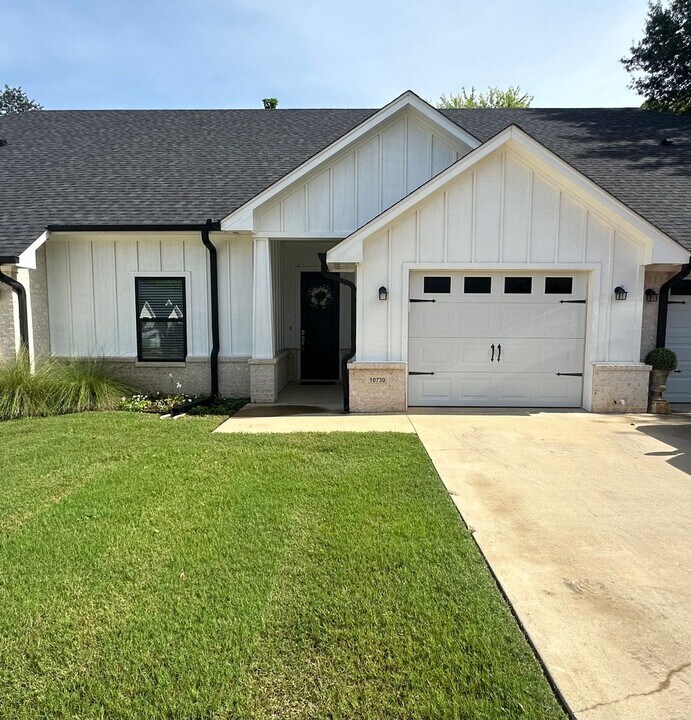 10730 County Rd 169 in Flint, TX - Building Photo