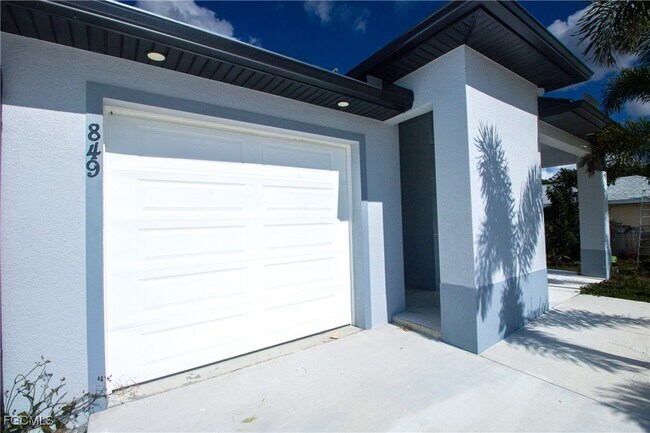 849 Duplex St E in Lehigh Acres, FL - Building Photo - Building Photo