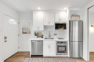 24 Breeze Ave in Los Angeles, CA - Building Photo - Building Photo