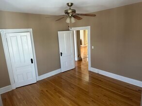 225 Gibson St, Unit 1 in Lowell, MA - Foto de edificio - Building Photo