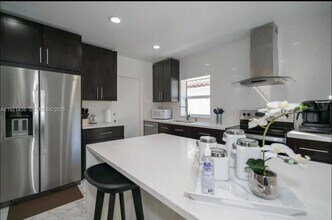 35 SW 28th Rd in Miami, FL - Building Photo - Building Photo