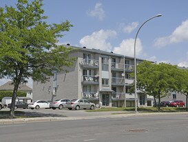 18085-18095 de Pierrefonds in Montréal, QC - Building Photo