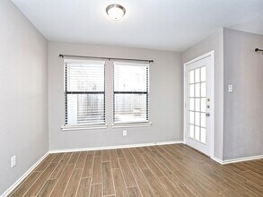 8103 Tuscarora Trail in Austin, TX - Foto de edificio - Building Photo