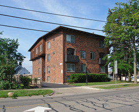 The Chalet in Ann Arbor, MI - Building Photo - Building Photo