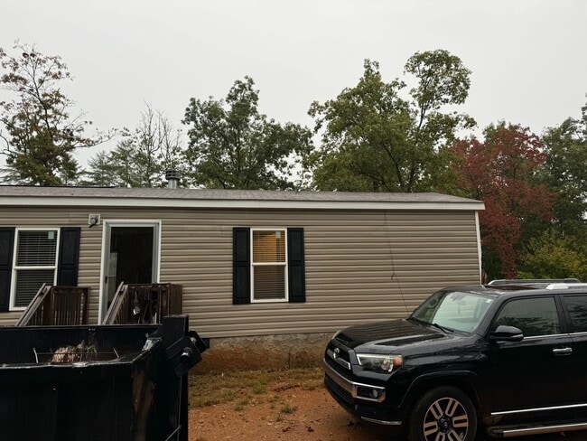 property at 125 Laurel Mountain MHP Dr