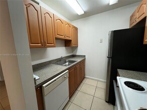 2964 NW 55th Ave in Lauderhill, FL - Building Photo - Building Photo