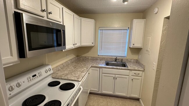 424 N Grandview Ave in Daytona Beach, FL - Building Photo - Building Photo