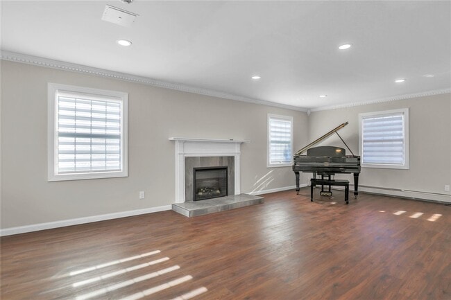 property at 32 Manchester Ln