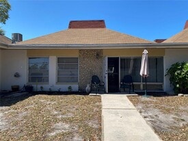 4377 Tahitian Gardens Cir in Holiday, FL - Building Photo
