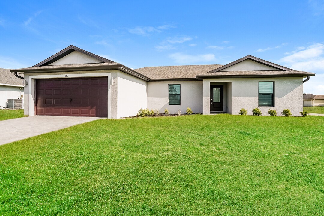 103 NW 13th Terrace in Cape Coral, FL - Building Photo