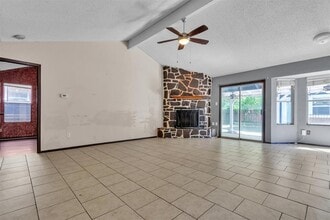 5000 Fontenay Dr in Austin, TX - Building Photo - Building Photo