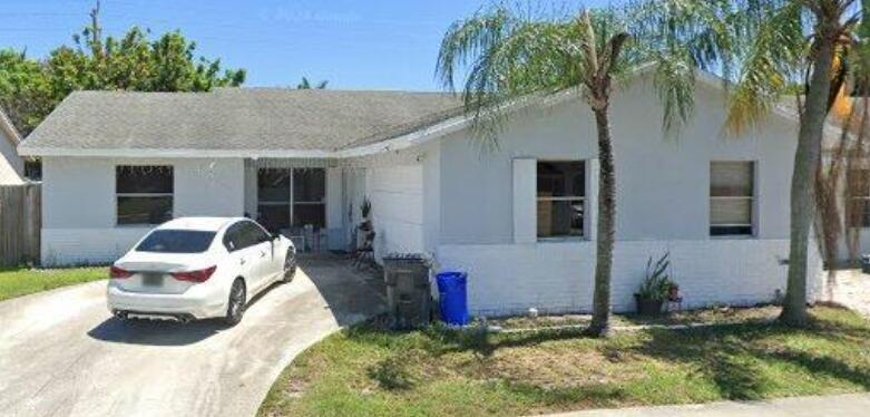6017 Westfall Rd in Greenacres, FL - Building Photo