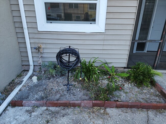 3001 S Pines Dr in Largo, FL - Foto de edificio - Building Photo