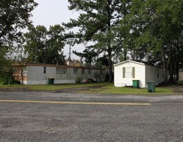 Oglethorpe Court Trailer Park in Savannah, GA - Building Photo