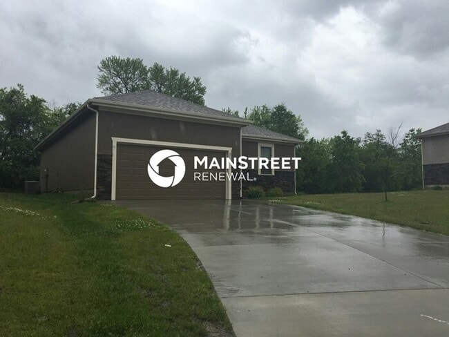 213 NE Kim Ct in Grain Valley, MO - Building Photo - Building Photo