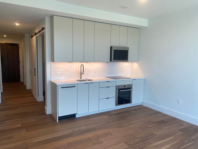 1515 Commonwealth Ave, Unit 305 in Boston, MA - Building Photo - Building Photo