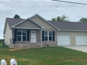 2800 Fisk Rd in Cookeville, TN - Foto de edificio - Building Photo