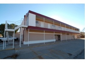 Clark Apartments in Lubbock, TX - Foto de edificio - Building Photo