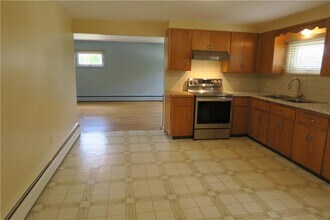 241 Huxley Ave in Providence, RI - Building Photo - Building Photo