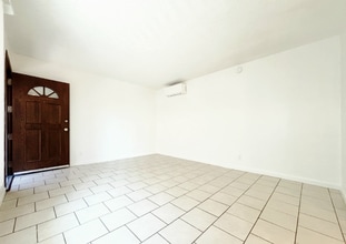 10208 S Inglewood Ave in Inglewood, CA - Building Photo - Building Photo