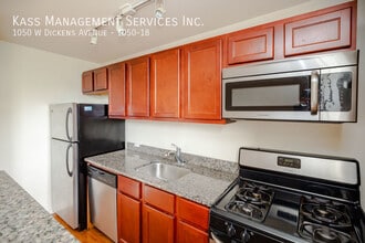 1050 W Dickens Ave in Chicago, IL - Building Photo - Building Photo