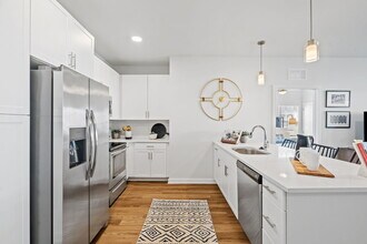 Elwood Apartment Homes in Shakopee, MN - Building Photo - Building Photo