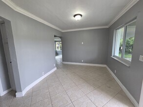 5720 Cleveland St in Hollywood, FL - Building Photo - Building Photo