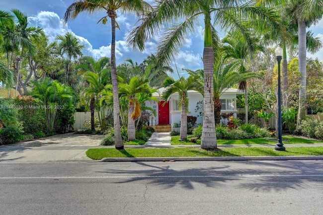 1016 Harrison St in Hollywood, FL - Foto de edificio - Building Photo