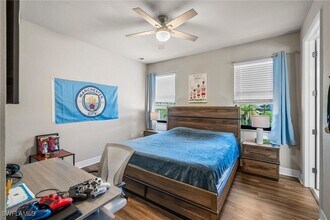 4334 Aurora St in Naples, FL - Foto de edificio - Building Photo