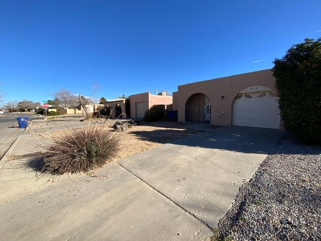4610 Overland St NE in Albuquerque, NM - Building Photo - Building Photo