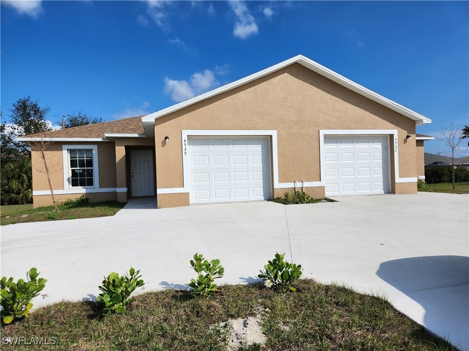 4535 SW 8th Pl in Cape Coral, FL - Building Photo