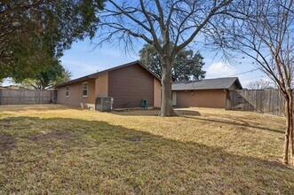 6623 Orangewood Dr in Dallas, TX - Building Photo - Building Photo