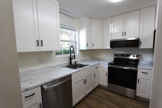2401 Gregory Dr in Tallahassee, FL - Building Photo - Building Photo