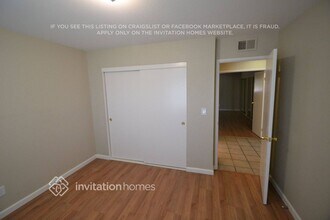 7401 Blackthorne Way in Citrus Heights, CA - Foto de edificio - Building Photo
