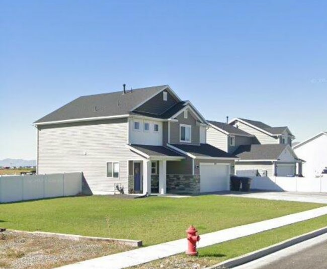 property at 2475 W 500 N