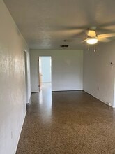 1504 Golden Ct in New Smyrna Beach, FL - Foto de edificio - Building Photo